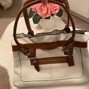 Vintage 🤍Cream Coloured 🤍 Leather Coach Handbag In PRISTINE Condition.